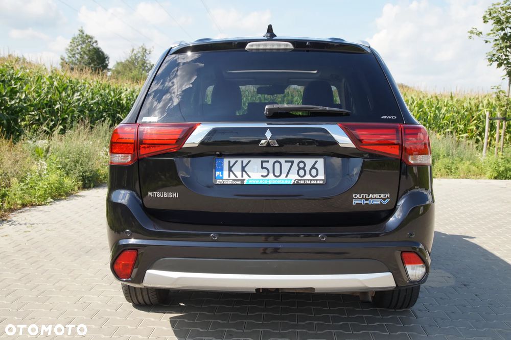 Mitsubishi Outlander Instyle NAVI + - 4