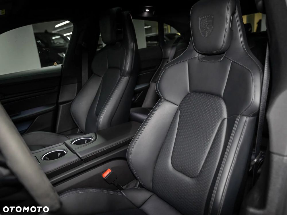 Porsche Taycan 4S - 9