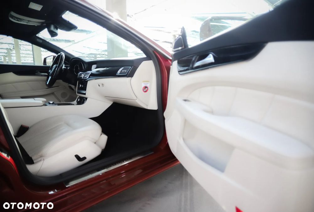 Mercedes-Benz CLS 350 CDI 4-Matic BlueEff - 23