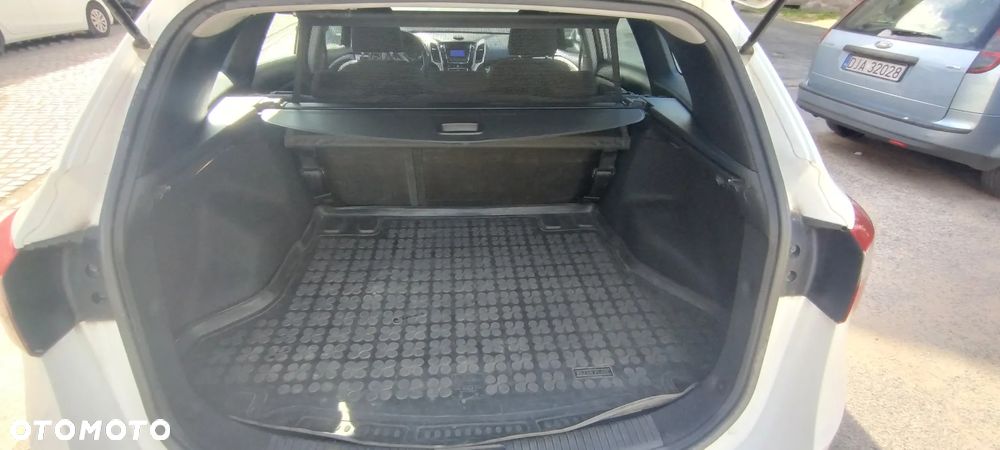 Hyundai i30 1.6 D Classic + - 12