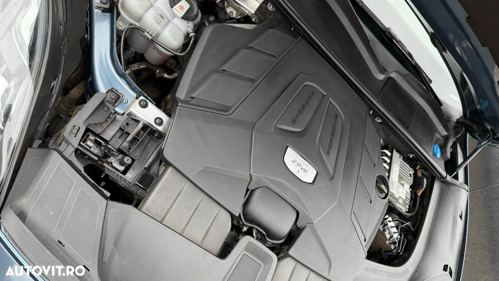 Porsche Cayenne - 16