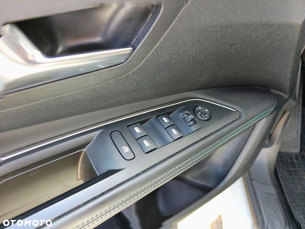 Peugeot 3008 1.2 PureTech Allure Pack S&S EAT8 - 19