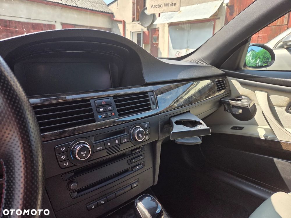 BMW Seria 3 330i - 16