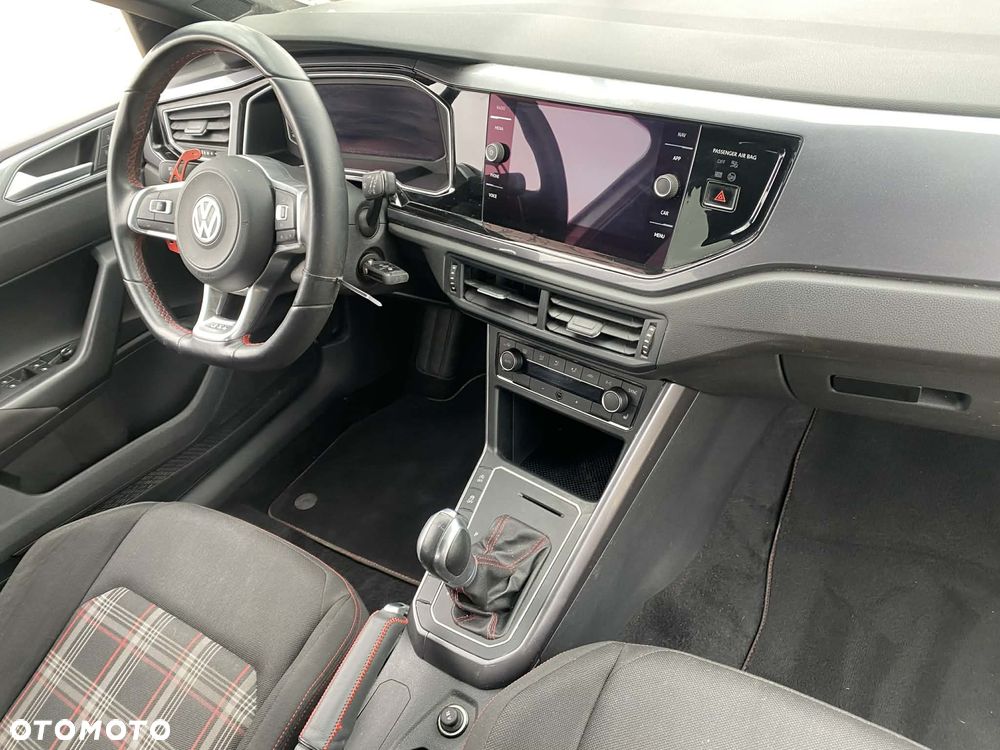 Volkswagen Polo 2.0 TSI DSG GTI - 13