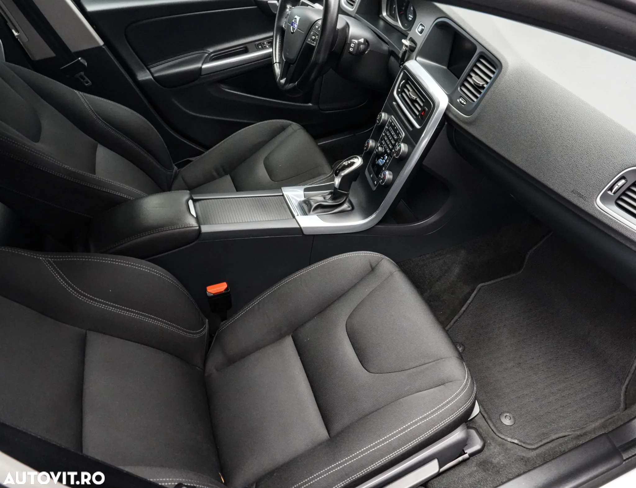 Volvo V60 D3 Summum - 12
