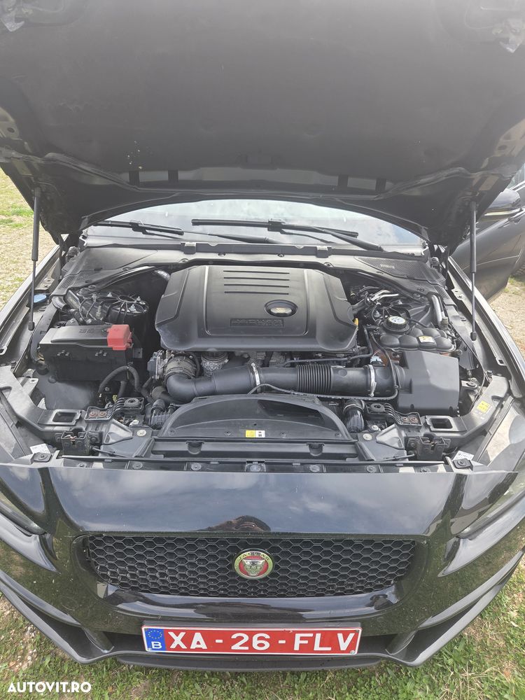 Jaguar XE 2.0 Prestige - 18