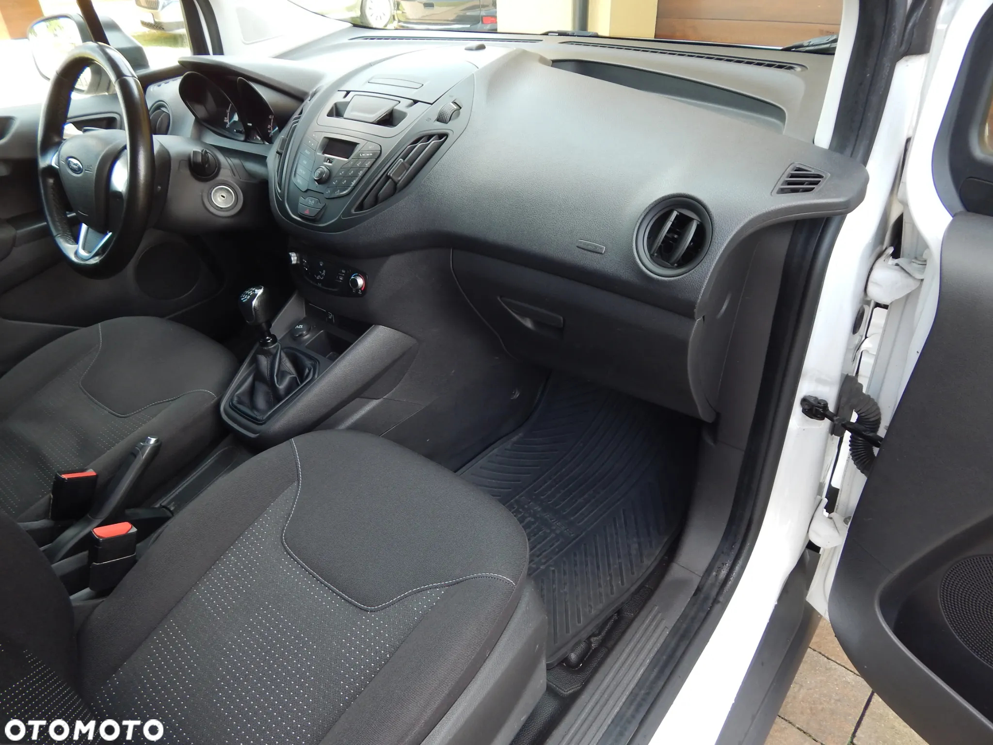 Ford COURIER - 8