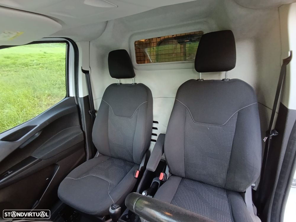 Ford Transit Courier - 14