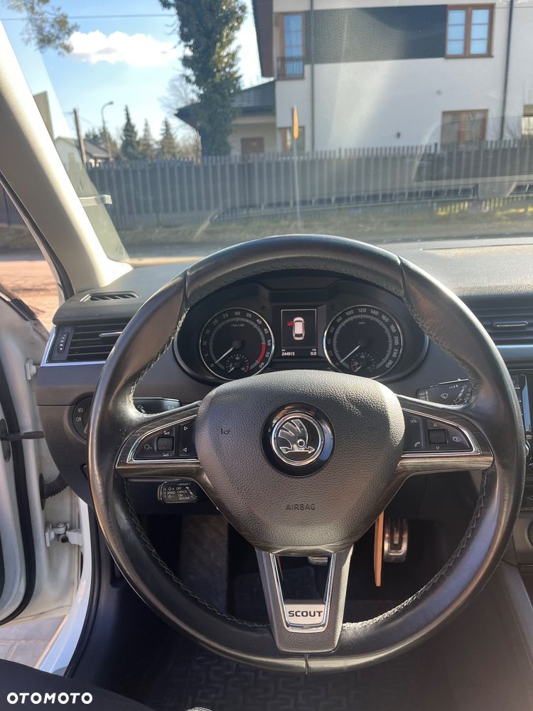 Skoda Octavia 2.0 TDI 4x4 DSG Scout - 17
