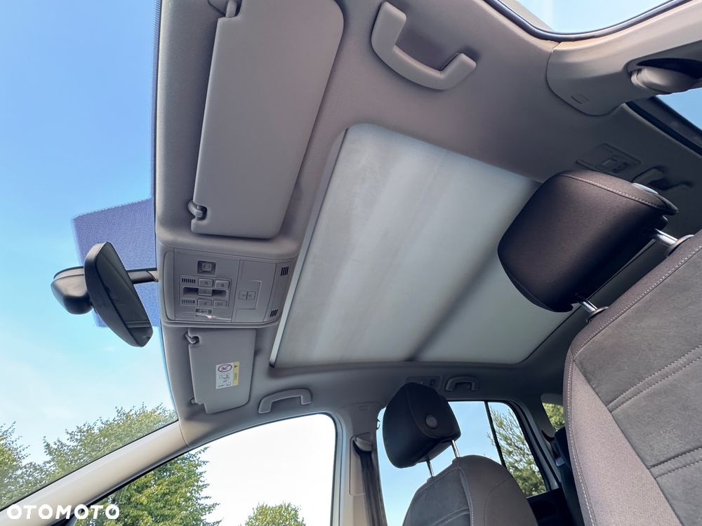 Volkswagen Touran - 21