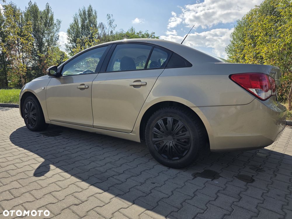 Chevrolet Cruze 1.6 LS - 8