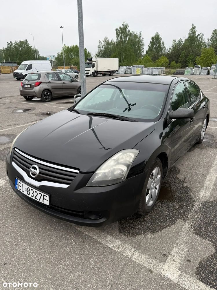 Nissan Altima - 5