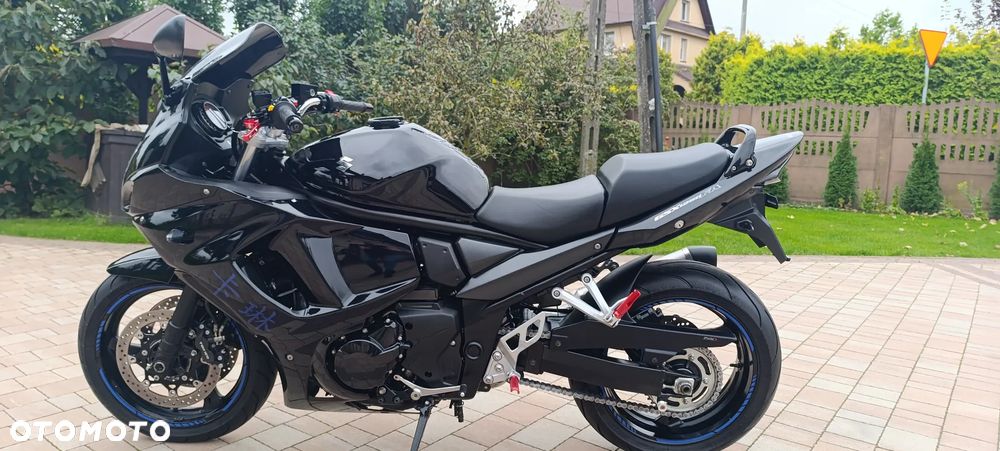 Suzuki GSX - 2