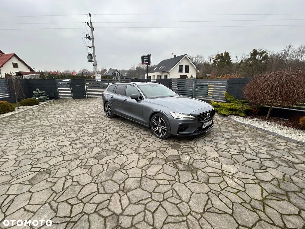 Volvo V60 T8 AWD Plug-In Hybrid R-Design - 1