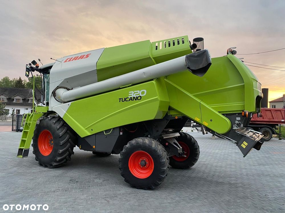 Claas Tucano 320 - 4