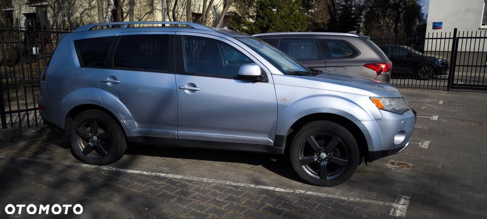 Mitsubishi Outlander - 3