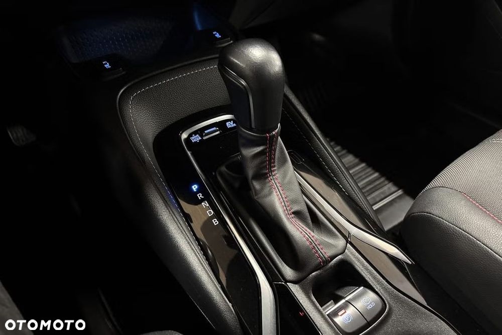 Toyota Corolla 1.8 Hybrid Team Deutschland - 26