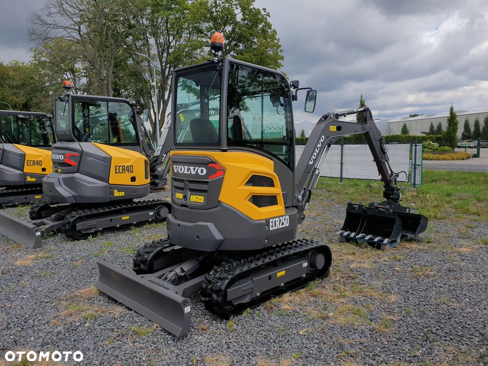 Volvo ECR25D NOWA DOSTĘPNA OD RĘKI, SZYBKOZŁĄCZE, DŁUGIE RAMIĘ, OBRÓT W OBRYSIE - 6