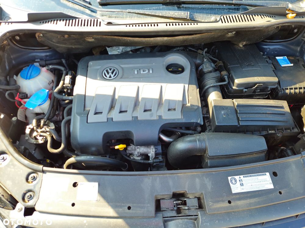 Volkswagen Touran 1.6 TDI DPF BlueMot Comfortline - 10