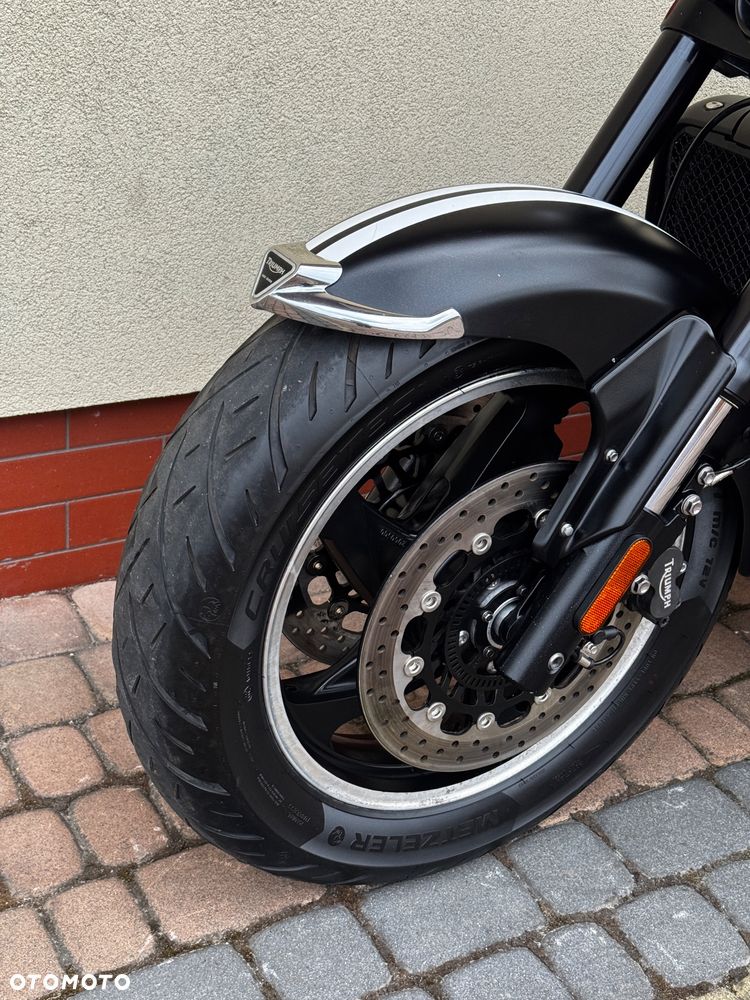 Triumph Inny - 18