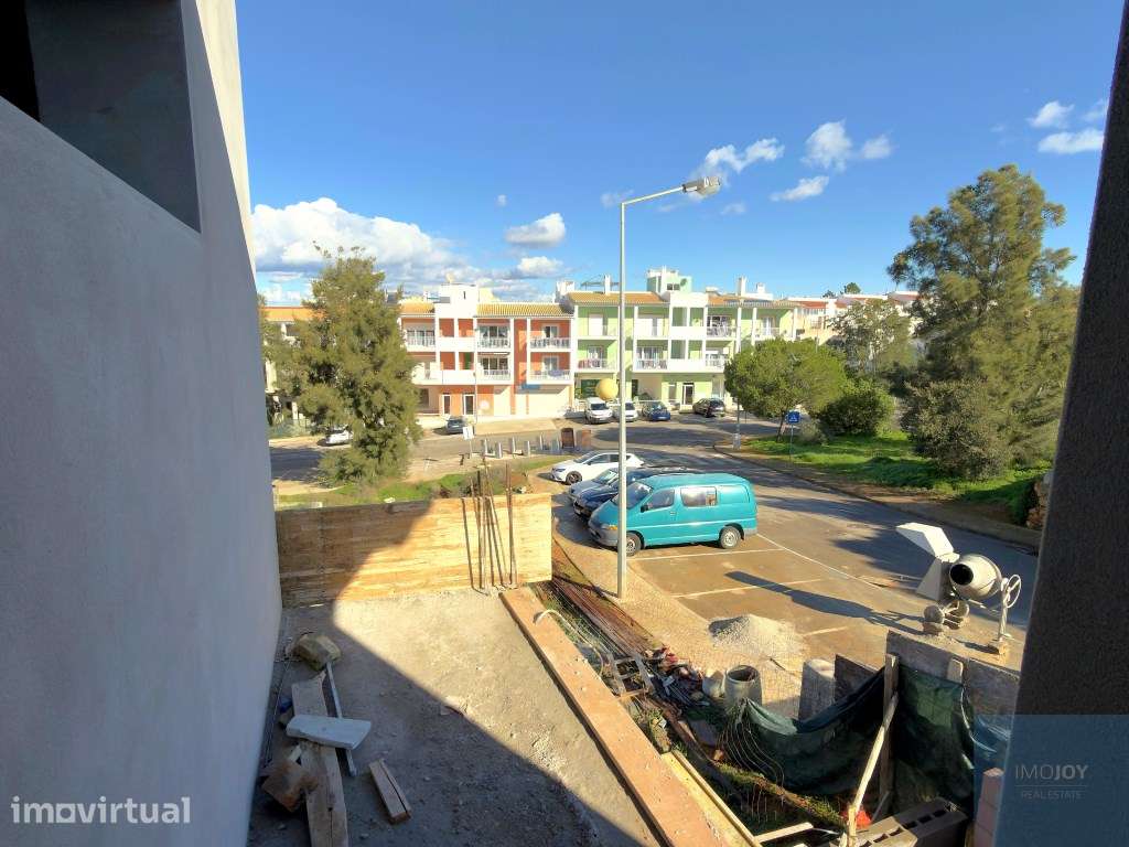 Moradia V3 + 1 Com Vista Rio no Parchal, Lagoa - Grande imagem: 5/37