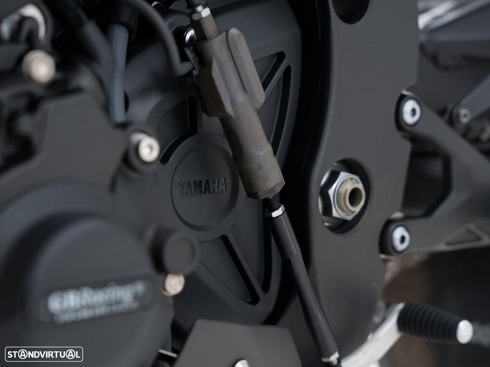 Yamaha R 1 - 13