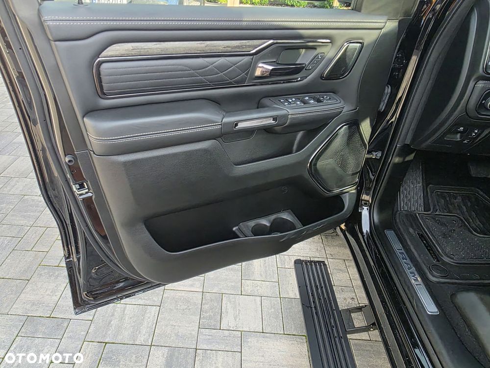 RAM 1500 Limited Night - 23