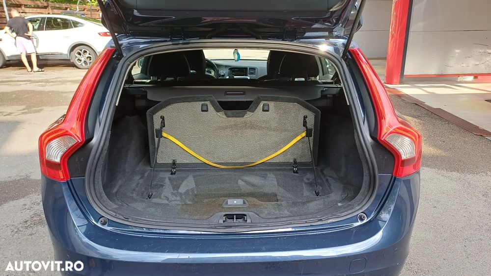 Volvo V60 DRIVe Start-Stop Basic - 24