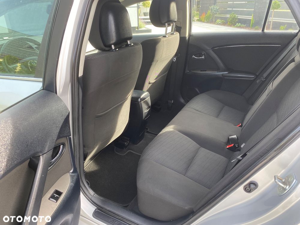 Toyota Avensis 1.8 Sol - 12