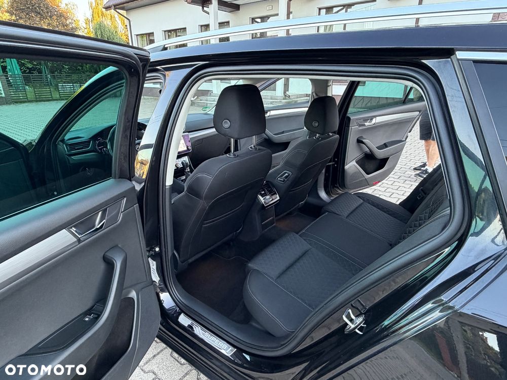 Skoda Superb 2.0 TDI DSG Sportline - 23
