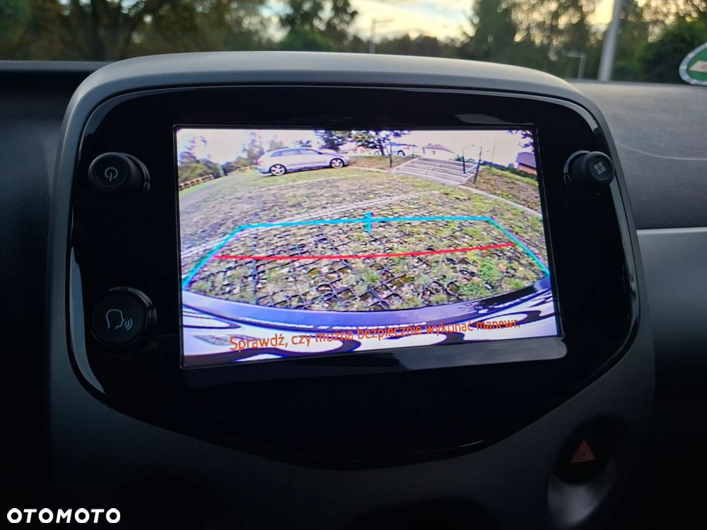 Toyota Aygo x-play connect - 23
