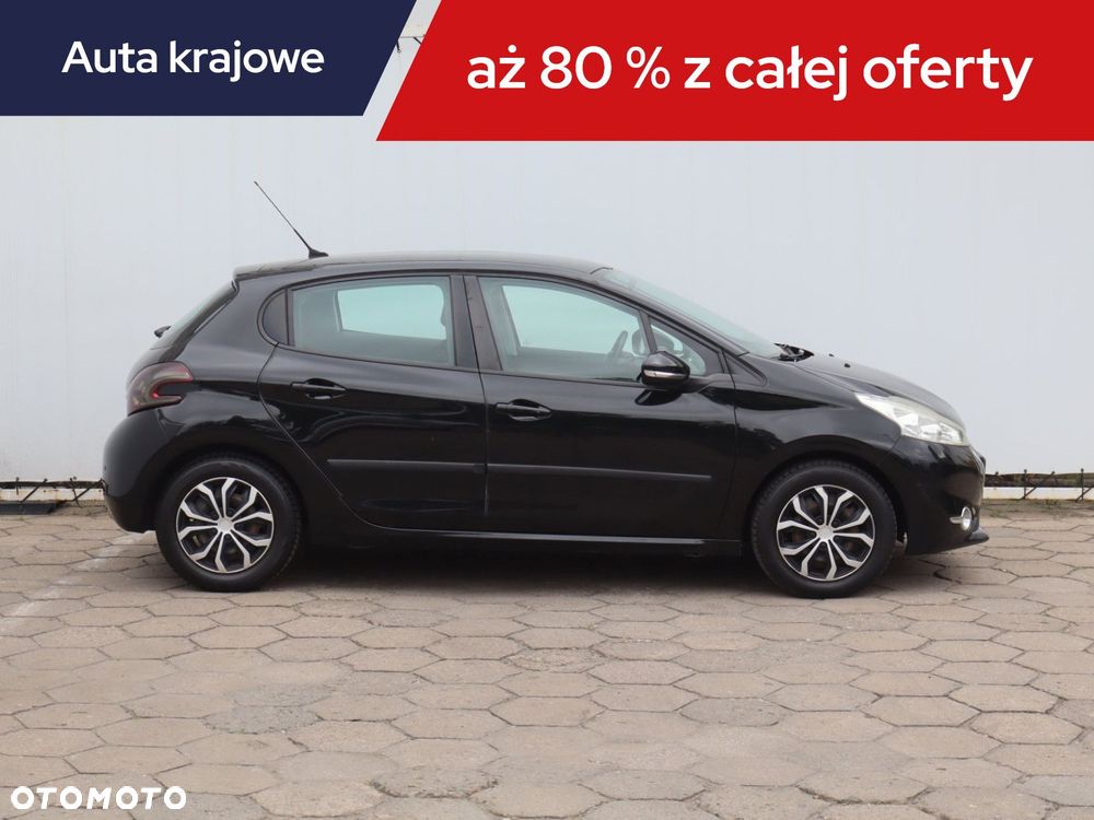 Peugeot 208 - 8