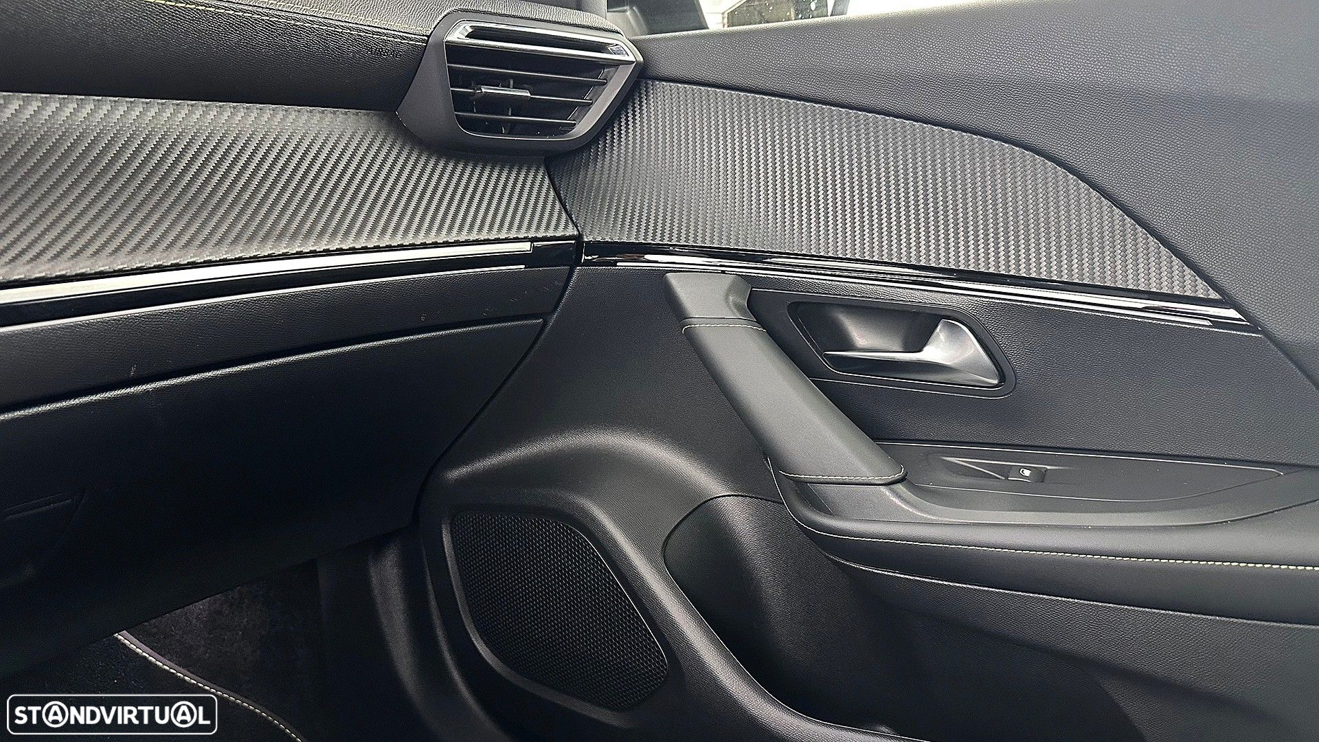 Peugeot 2008 1.2 PureTech GT EAT8 - 42