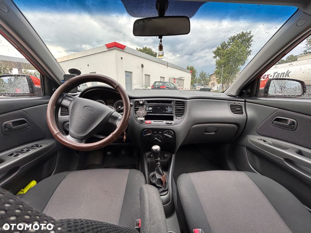 Kia Rio - 8