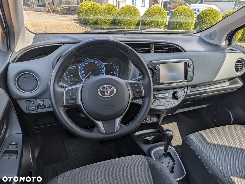 Toyota Yaris Hybrid 100 Premium - 12