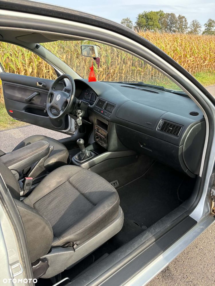 Volkswagen Golf - 25