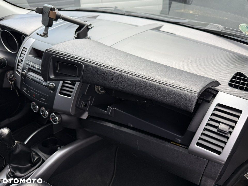 Mitsubishi Outlander 2.0 2WD XTRA - 30