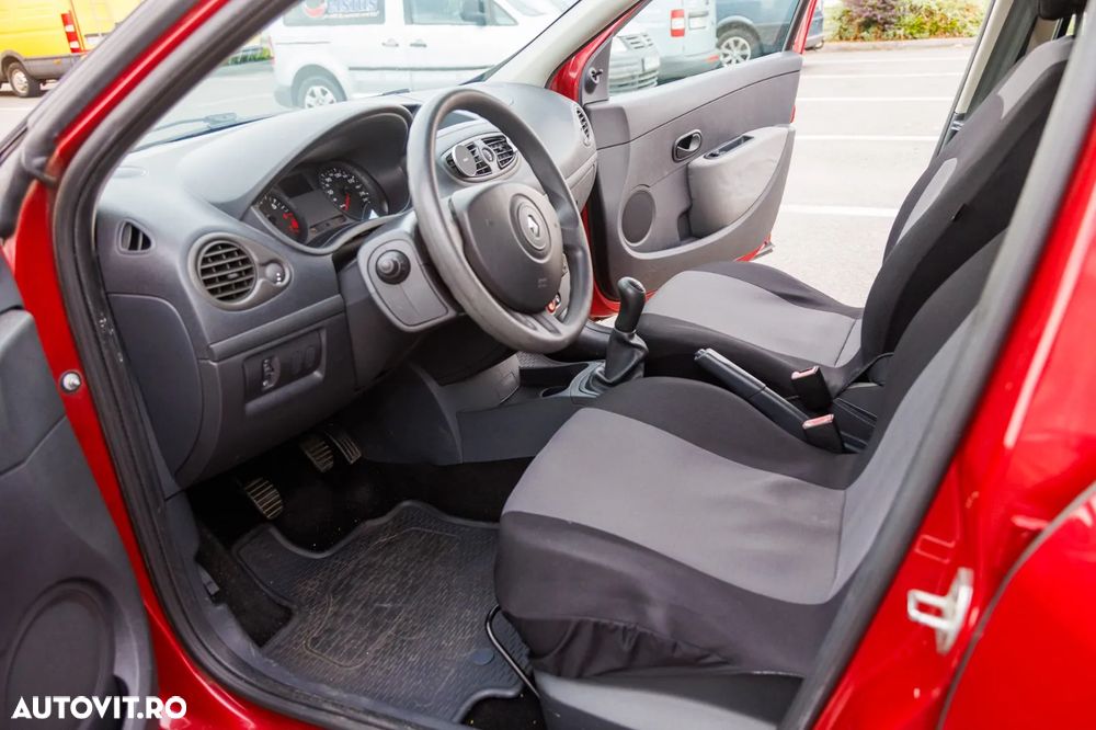 Renault Clio III 1.2 16V Authentique - 6