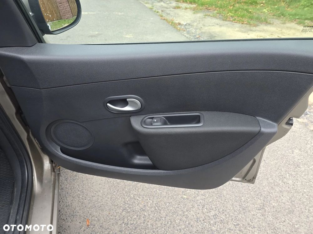 Renault Clio 1.2 16V 75 Expression - 38