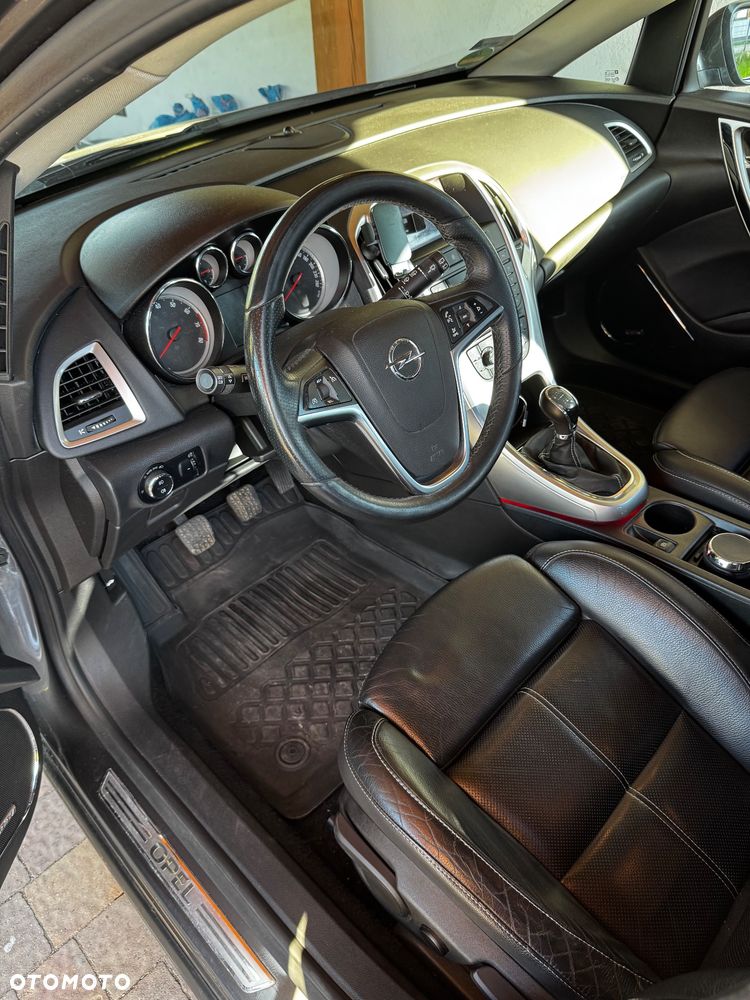 Opel Astra 1.6 T Cosmo - 19