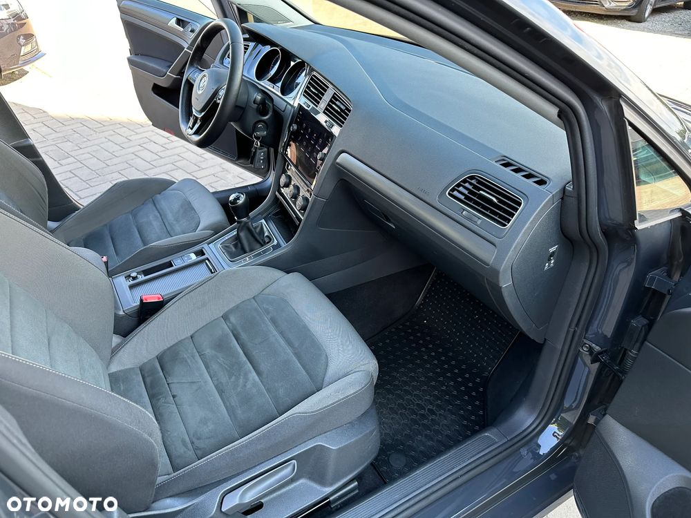 Volkswagen Golf Variant - 25