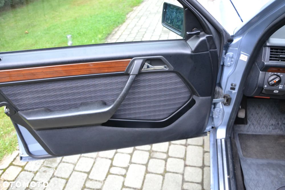 Mercedes-Benz W124 (1984-1993) - 12