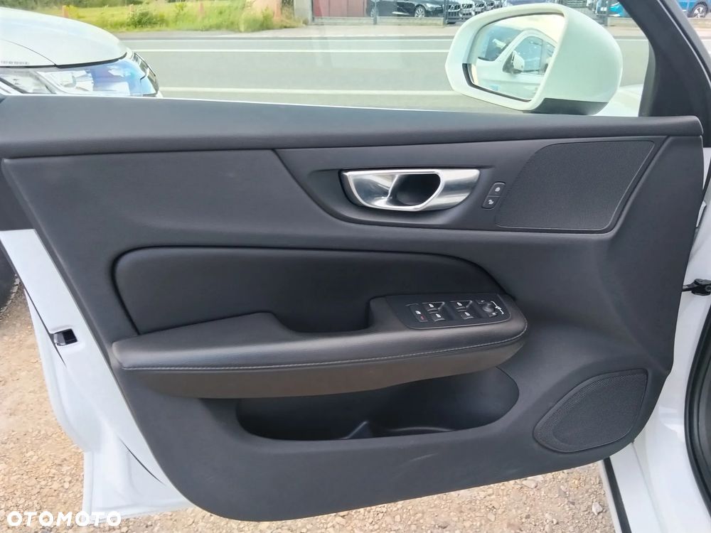 Volvo V60 T6 AWD Plug-In Hybrid Plus Dark - 12