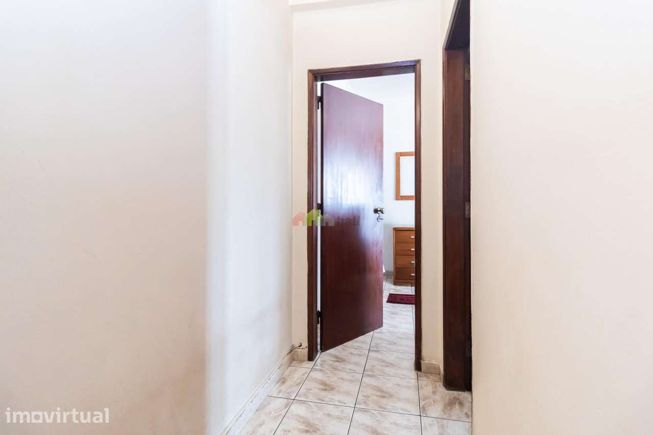 Apartamento T2 com Vista Rio na Avª do Bocage - Barreiro - Grande imagem: 5/23