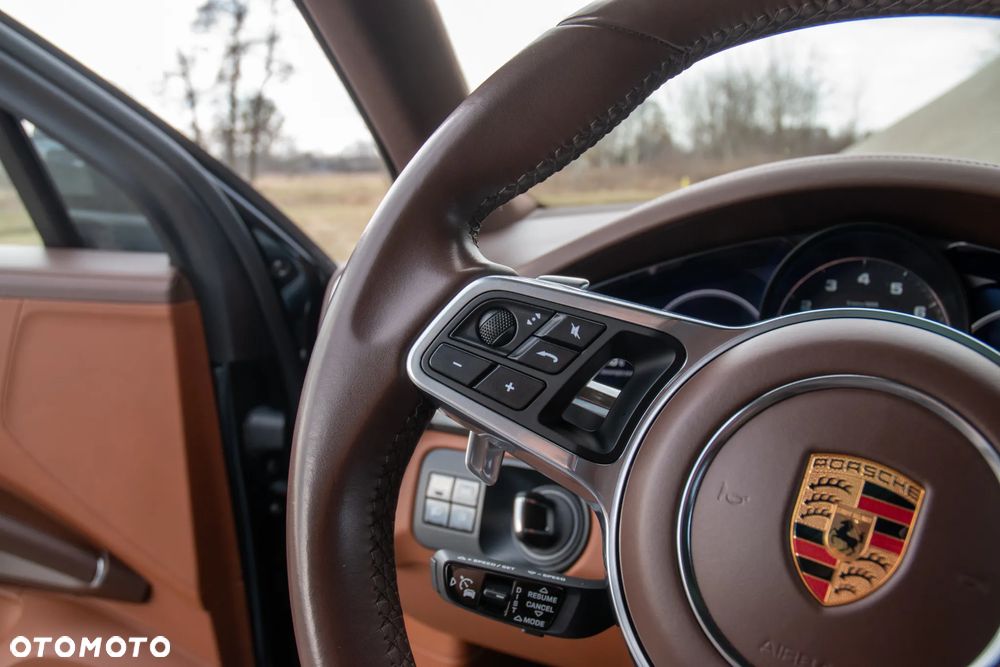 Porsche Cayenne S - 25