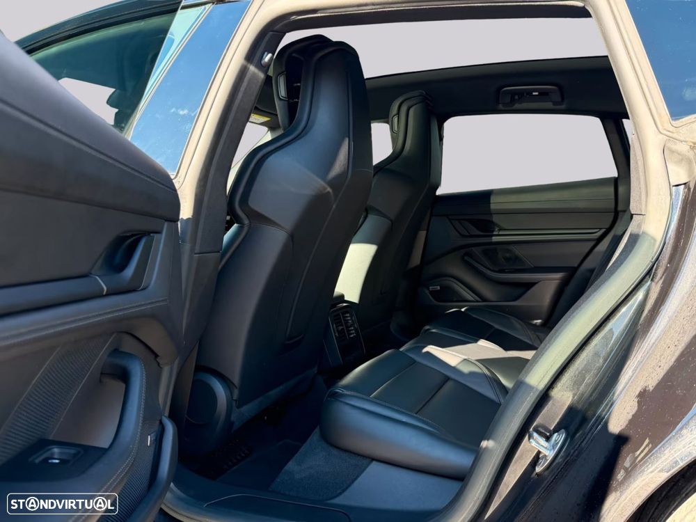 Porsche Taycan Sport Turismo - 12