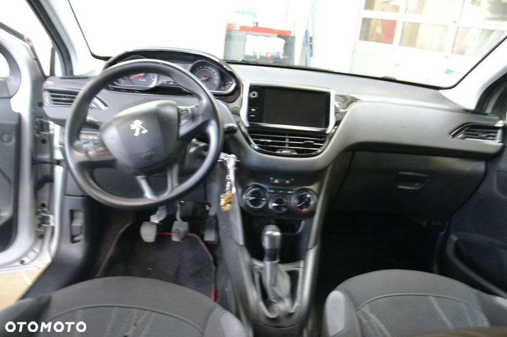 Peugeot 208 - 19