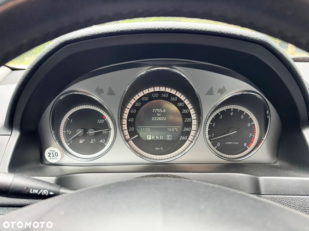 Mercedes-Benz Klasa C 250 CGI Automatik BlueEFFICIENCY Avantgarde - 23