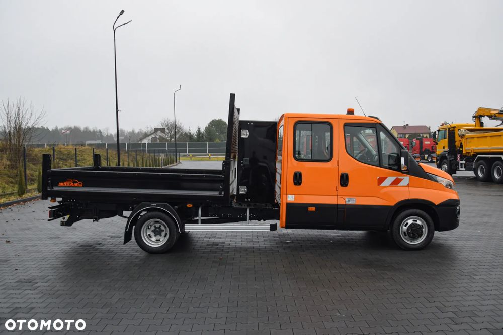 Iveco DAILY 35C16 / 2.3 - 160 KM / BRYGADÓWKA / 6 OSOBOWY / DOSTAWCZE / SKRZYNIA / KLIMA / NAWIGACJA / KAMERA COFANIA / TEMPOMAT / SERWISOWANY / SPROWADZONY - 4