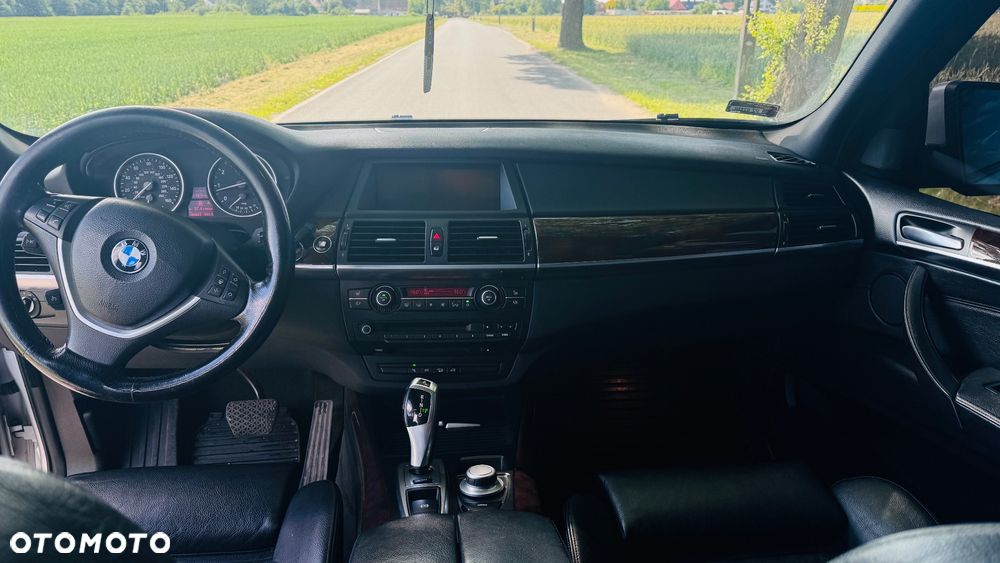 BMW X5 4.8i xDrive - 11